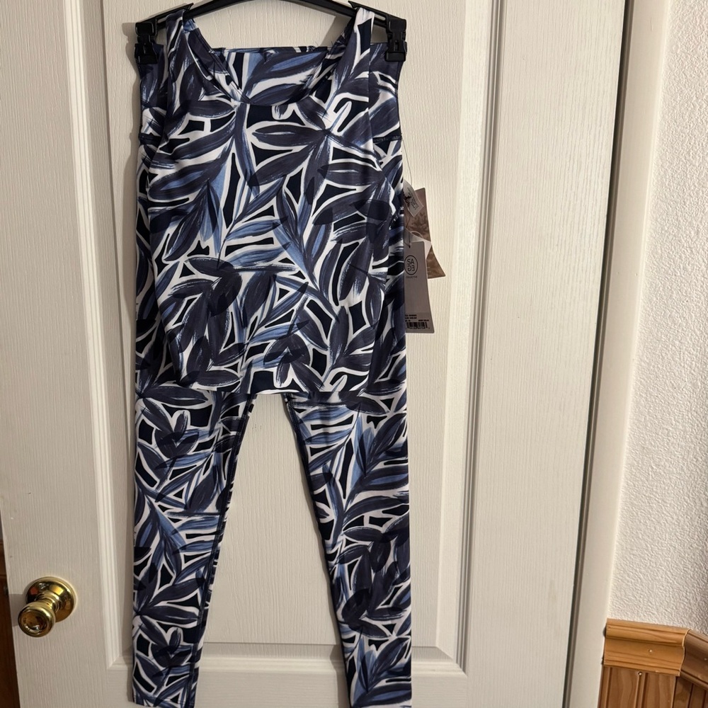 Sage Midnight Blue and White Leaf Pattern 2 piece athletic set